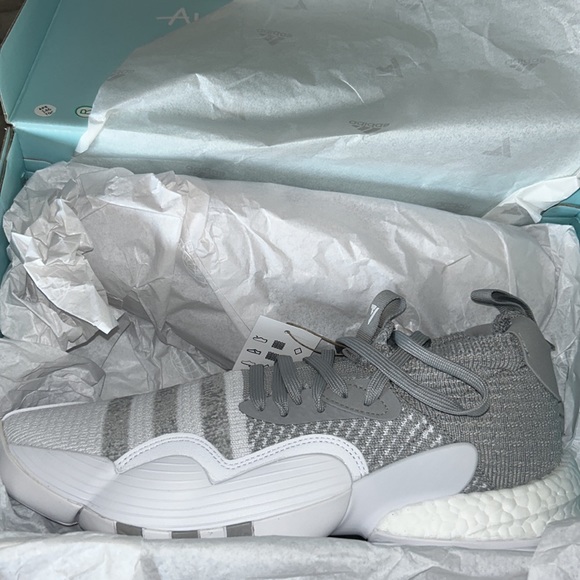 TRAE YOUNG 2.0 BASKETBALL SHOES - Picture 13 of 13